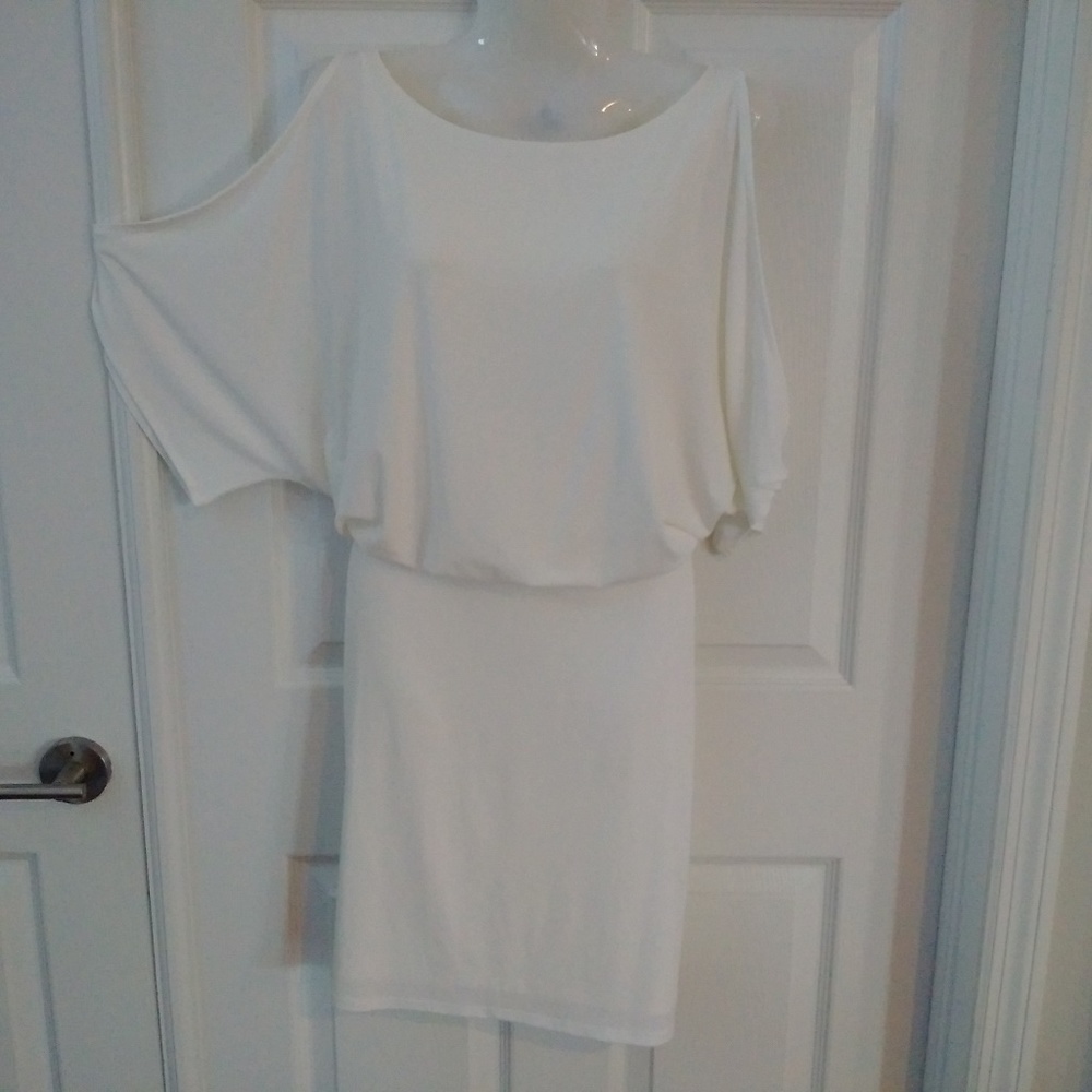 Moda medium cream cold shoulder sexy